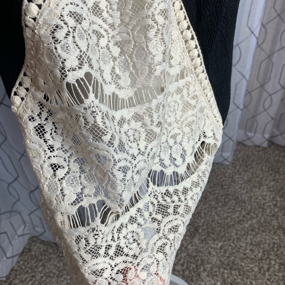 Umgee Black Flowy Tank with Crochet Sides Small - Picture 3 of 6